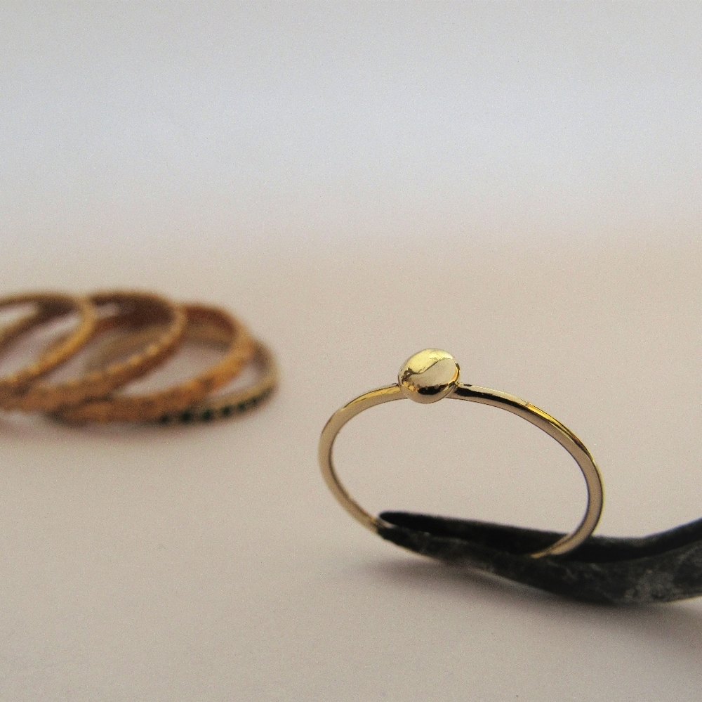 Gold ring. 14k solid yellow gold ring.